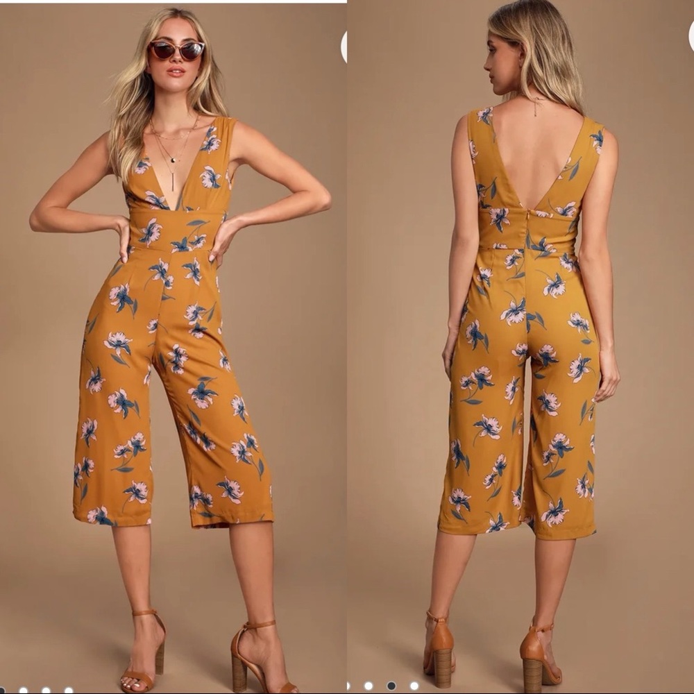 🔥Lulu’s Floral Culotte Jumpsuit